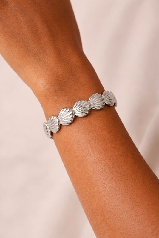 bracelet-coquillage-argent-porte-poignet-femme.png